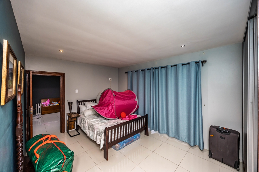 To Let 5 Bedroom Property for Rent in Cove Rock Eastern Cape